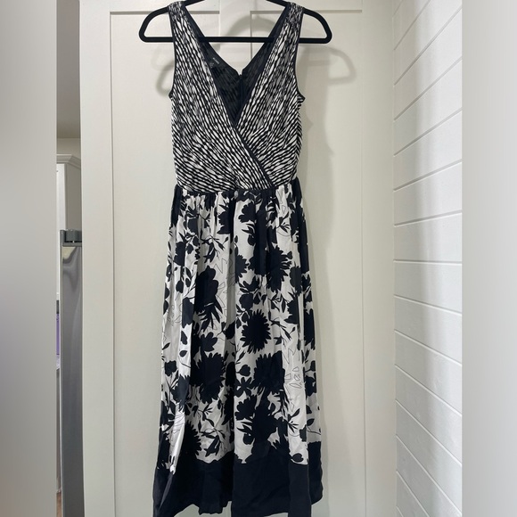 NWT Mid length Sleeveless Midi Dress Size 4 - Picture 1 of 3